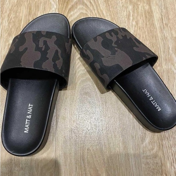 Matt & Nat Vegan Camo Slides - Picture 3 of 4